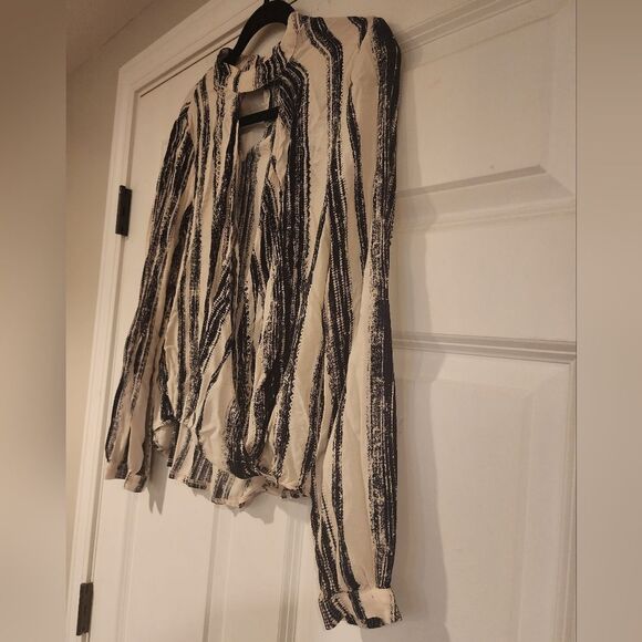 Gilli black and white striped open front blouse S - Picture 2 of 4